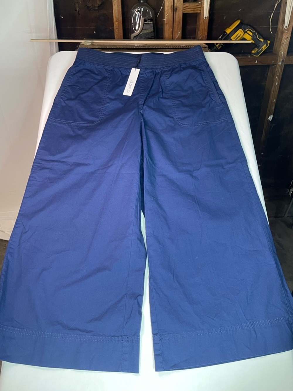 Chico's Navy Wide-Leg Pull-On Cropped Pants